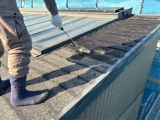周南市で屋根塗装工事進行中！下塗り・タスペーサー・中塗り・上塗りの工程