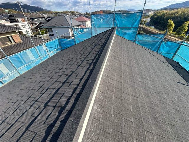 葺き替えでセネターを施工後の屋根