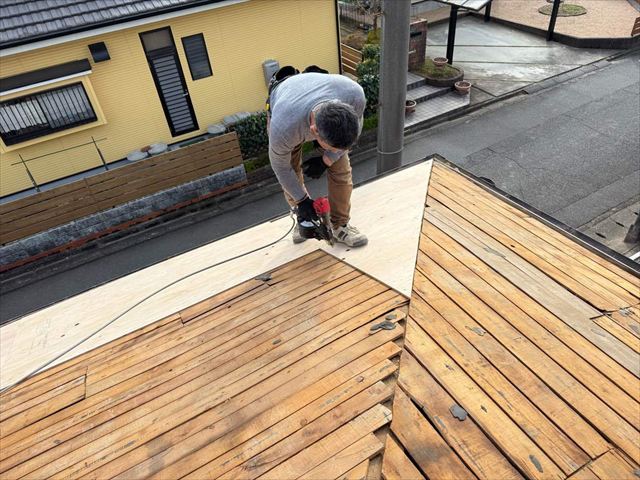 野地板の増し張り