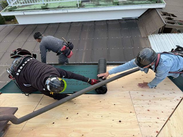 ルーフィング（防水紙）の敷設