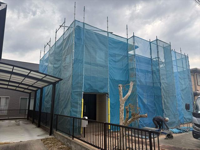 足場設置と飛散防止ネット