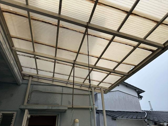 劣化した波板