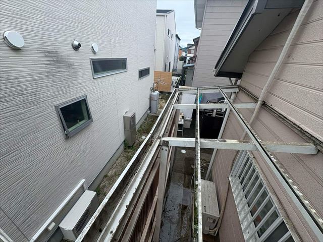 既存の波板の撤去