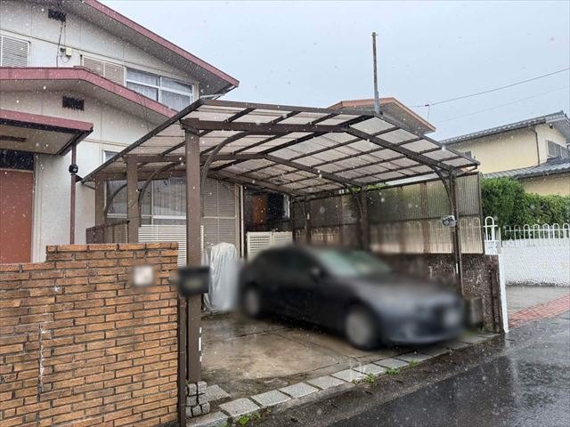 波板張替え前のカーポート