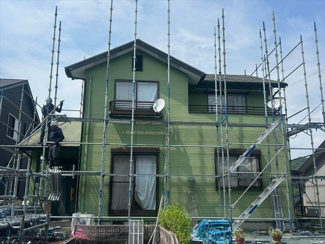 正面外壁前の足場組立