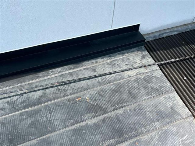 雨押え板金の取り付け