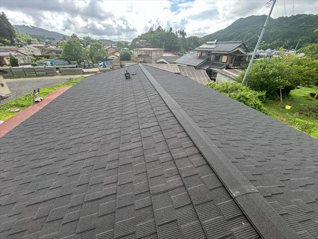 屋根カバー工法を施工後のセネター屋根