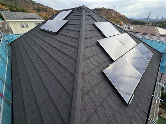 太陽光パネルの設置された屋根