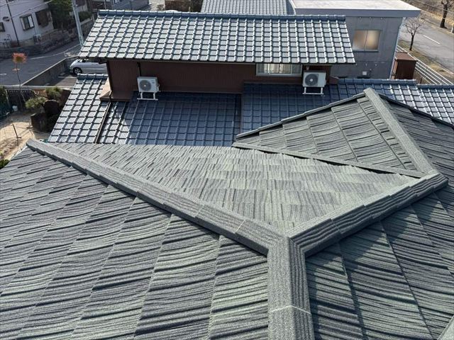 屋根カバー工事を施工後のコロナ屋根