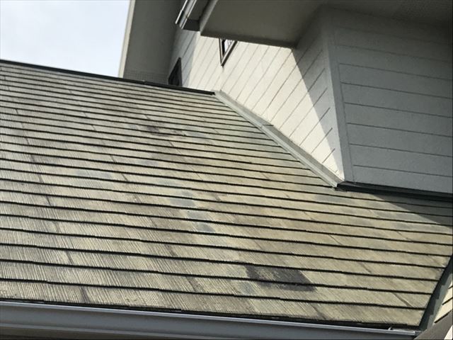 色褪せたスレート屋根