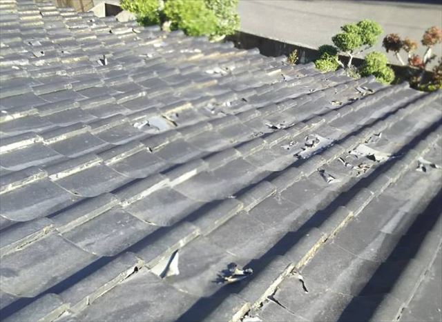 塗膜の剥がれたセメント瓦屋根