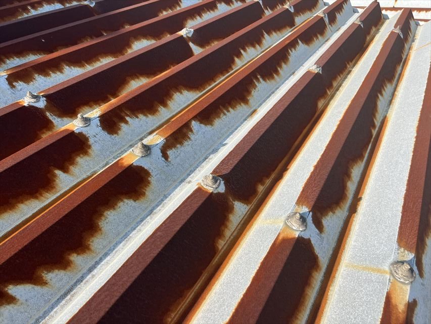 錆びた折板屋根