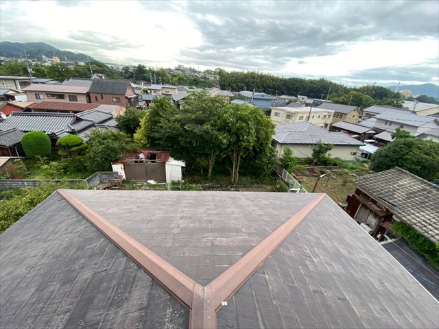 色褪せたスレート屋根