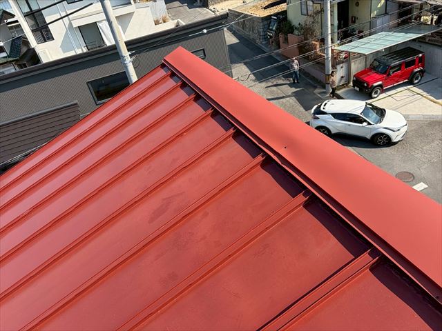 棟板金カバーの施工後
